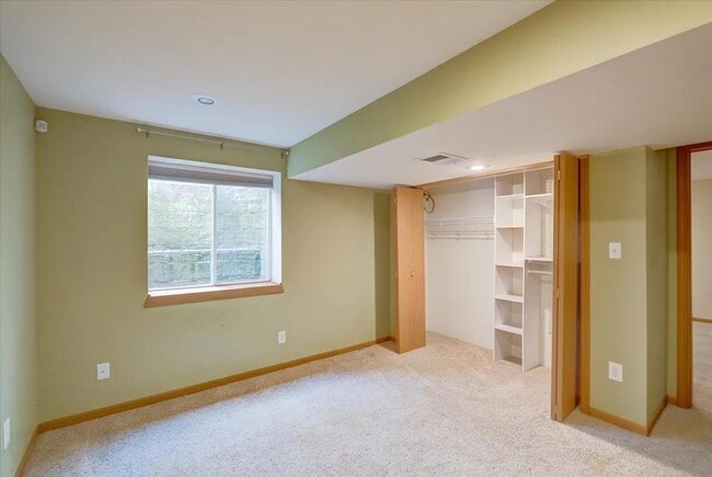 Building Photo - 1406 Dewberry Dr