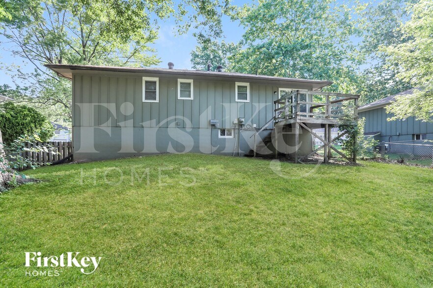 Building Photo - 1805 SW Speas Dr