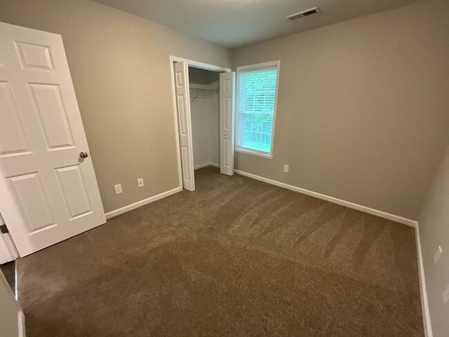 Building Photo - Charming One level 3/2 Home in Oakhurst in...