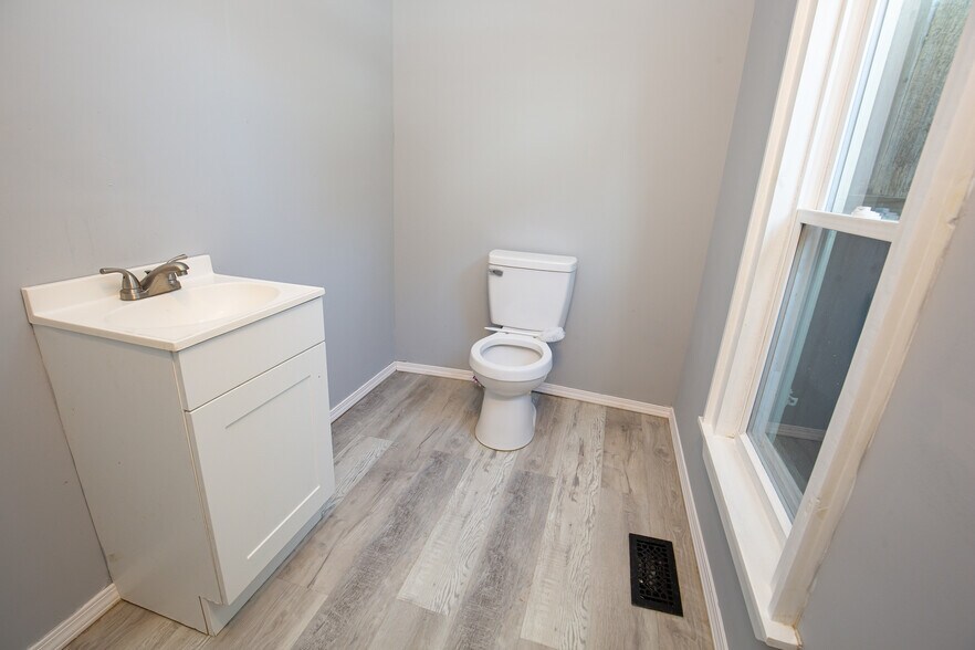 Building Photo - 399 S Division St