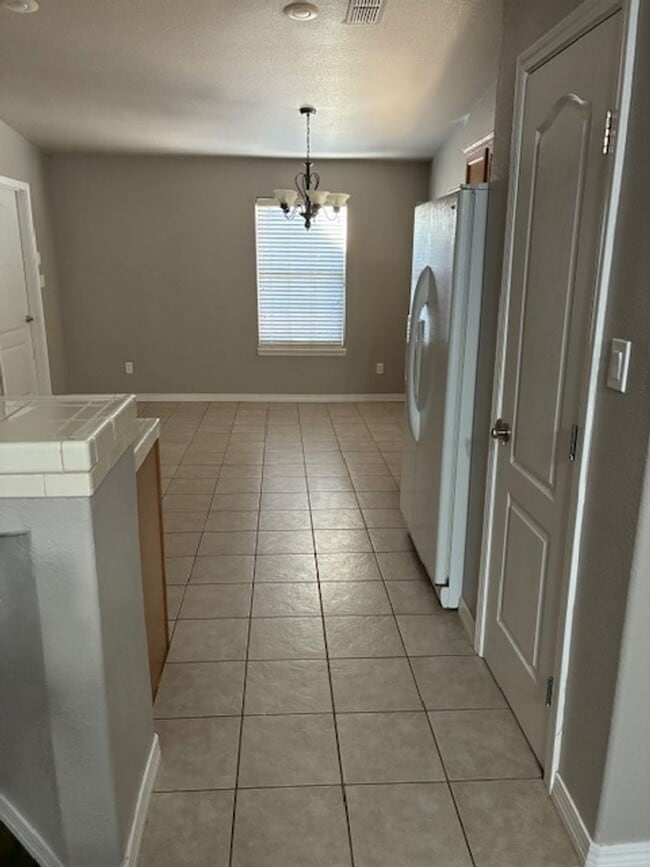 Building Photo - 2104 Hali Ln