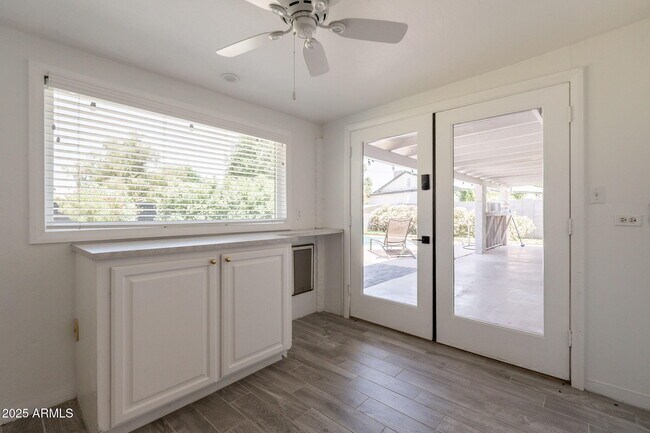 Building Photo - 1116 E Fern Dr N