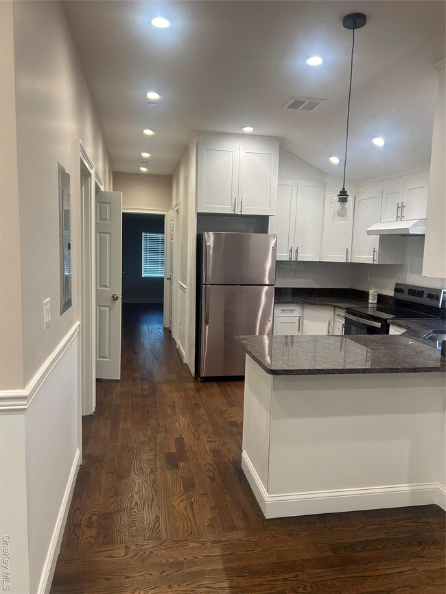 Building Photo - 147-24-147224 224th St