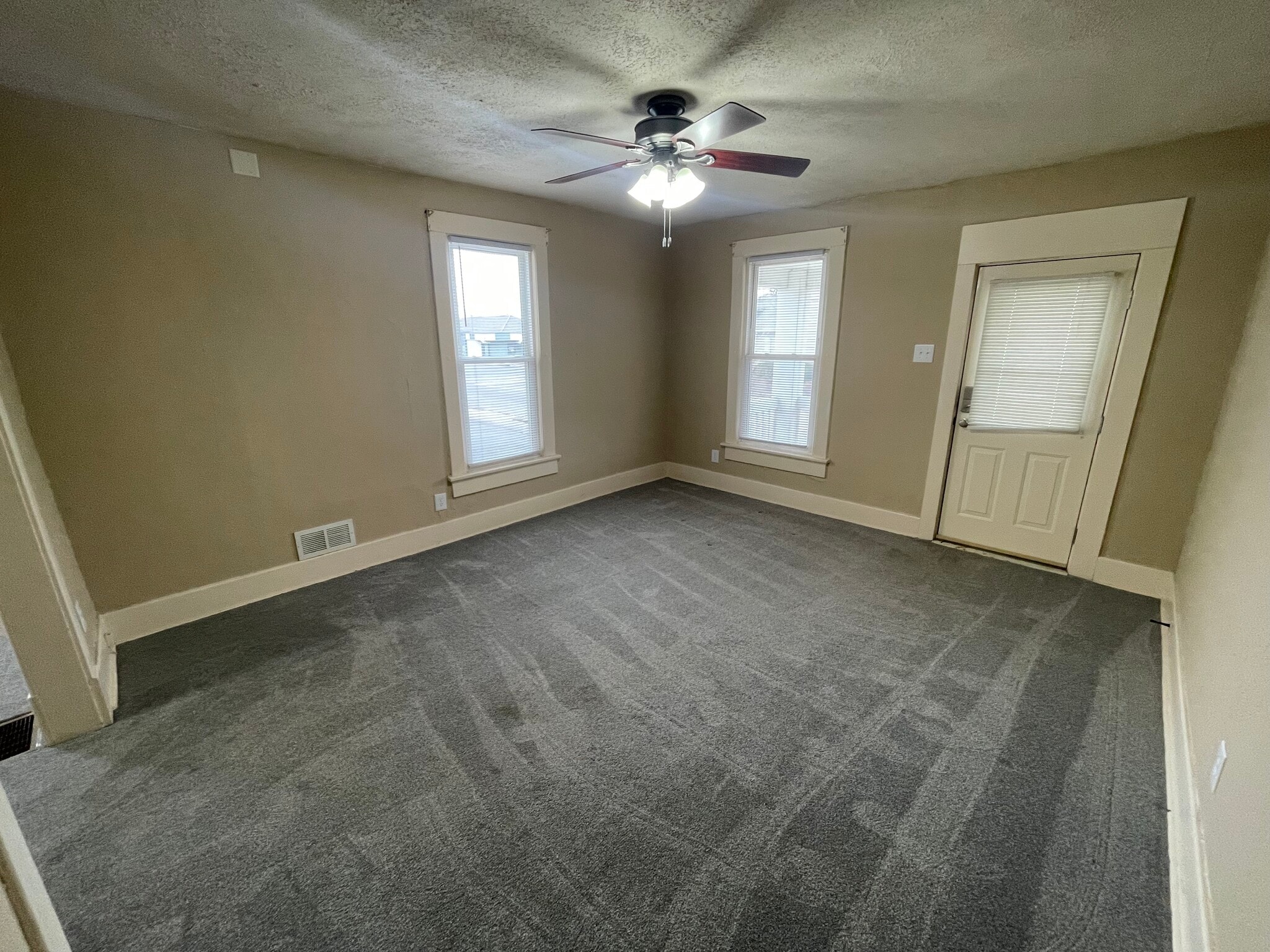 Building Photo - 633 S 16th St