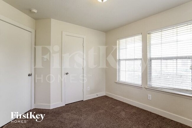 Building Photo - 20830 Settlers Lake Cir N