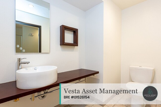 Building Photo - Lower Pacific Heights: Spacious 2-Level  L...