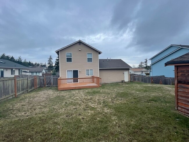 Building Photo - Beautiful 3 Bedroom Home! Pets Negotiable!