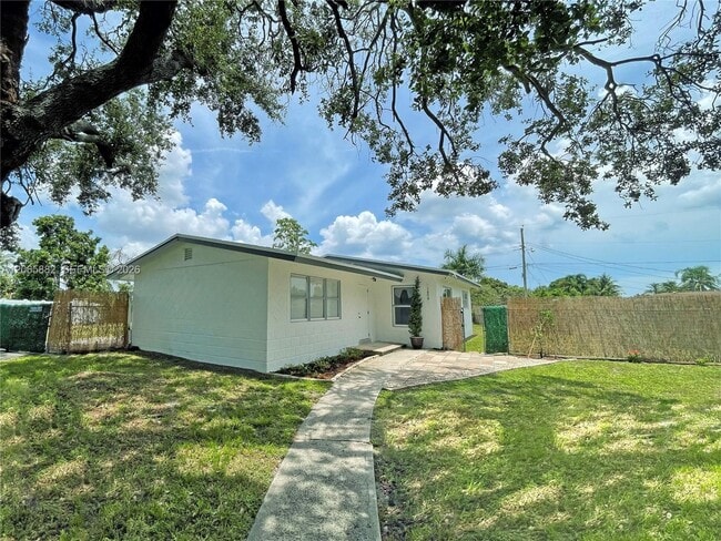 Building Photo - 1606 NW 12th Ave