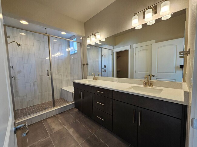 Building Photo - Newer Home in Broomfield