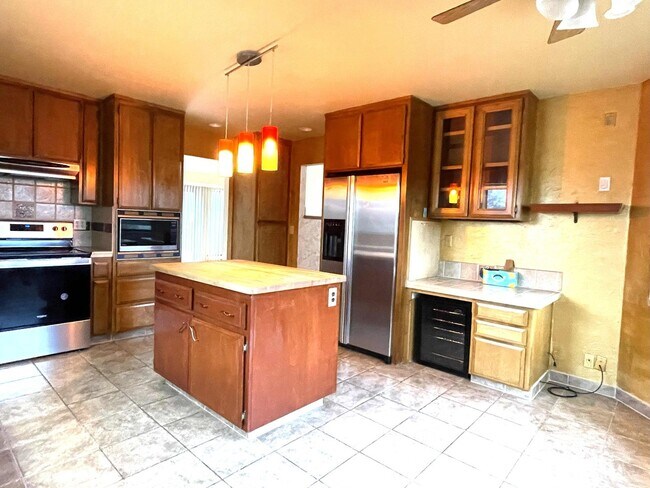 Building Photo - 3 bedroom 3 bath plus a large room downstairs in Lake Wildwood, Penn Valley, CA