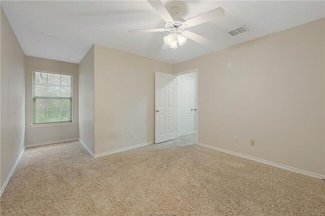 Building Photo - Adorable 3 Bed/2Bath Townhome Pre-Leasing for July 2026!