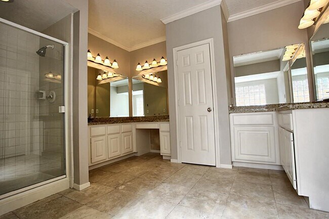 Building Photo - 7919 Wellington Ct N