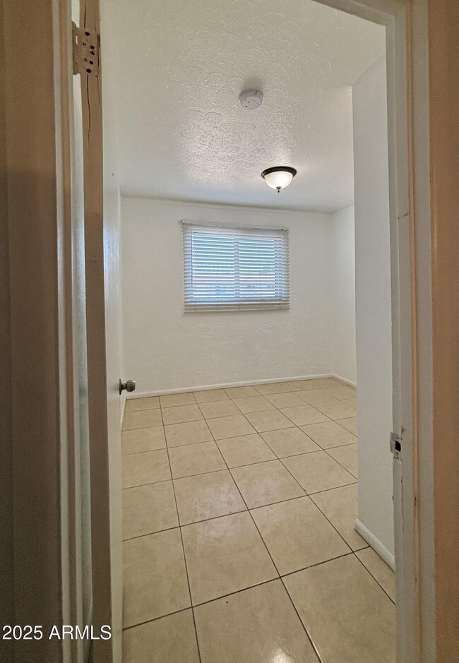 Building Photo - 4842 W Elm St