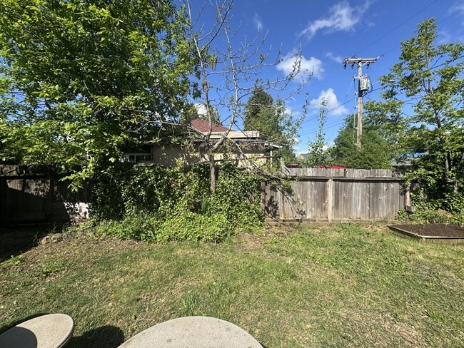 Building Photo - 2210 W 19th Ave