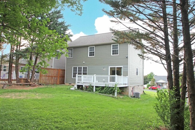 Building Photo - 1345 Goldfinch Dr
