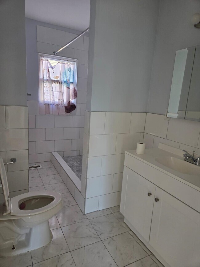 Building Photo - 93 N 8TH Ave