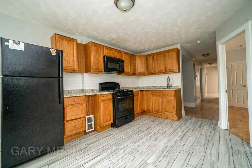 Building Photo - 38 Fayston St