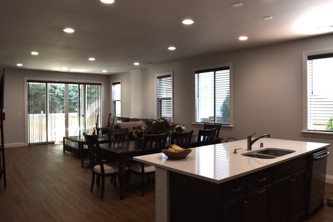 Building Photo - 12309 NE 113th Cir