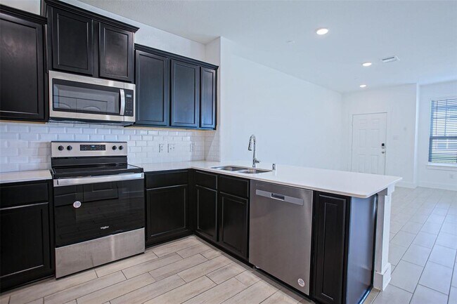 Building Photo - 2234 Memory Oaks Dr