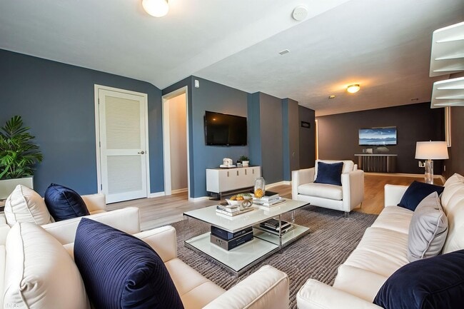 Building Photo - Extremely Spacious 3 Bedroom / 2.5 Bath Home in Bellevue!