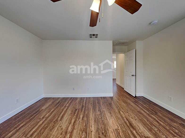 Building Photo - 2337 Statham Ave