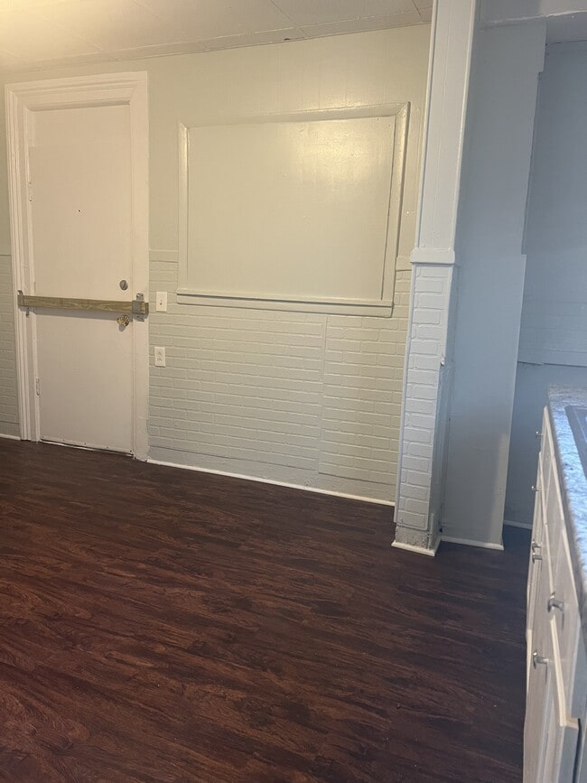 Building Photo - 367 Hawley St