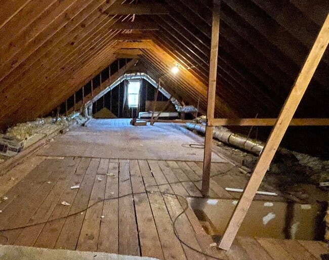 Building Photo - 2420 Stratfield Dr