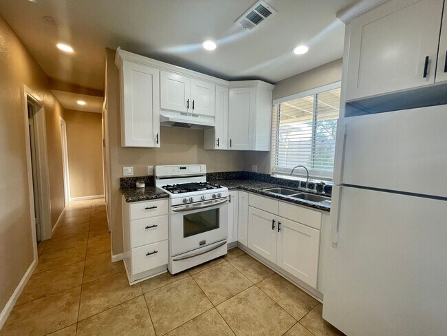 Building Photo - COMING SOON!! 2 Bedroom 1.5 Bathroom Home in Desert Hot Springs!