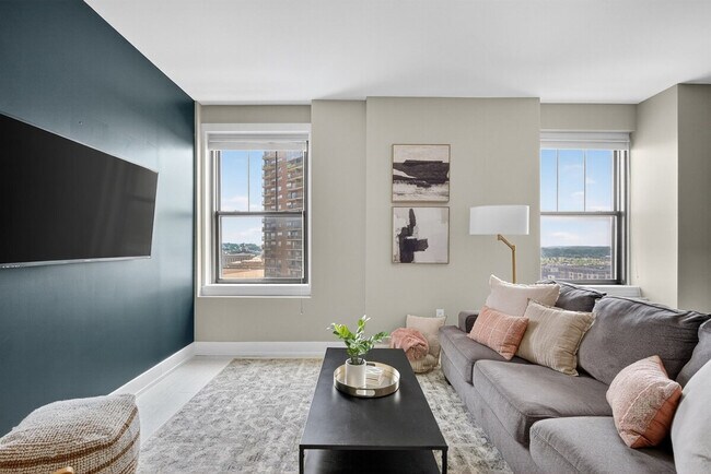 Building Photo - 400 Walnut St