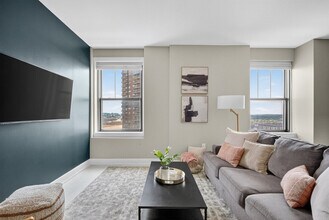 Building Photo - 400 Walnut St