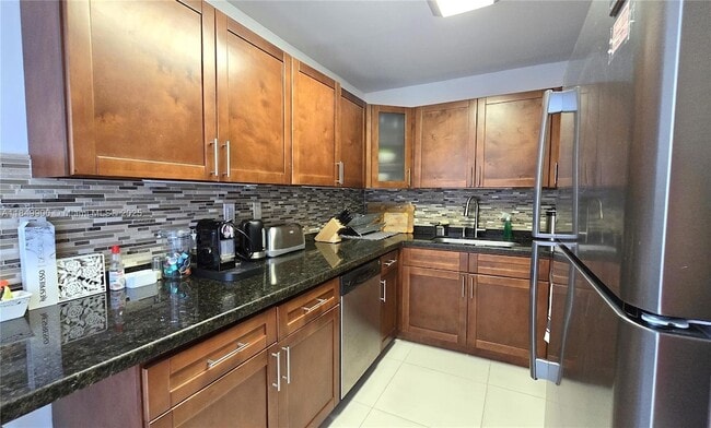 Building Photo - 3731 N Country Club Dr