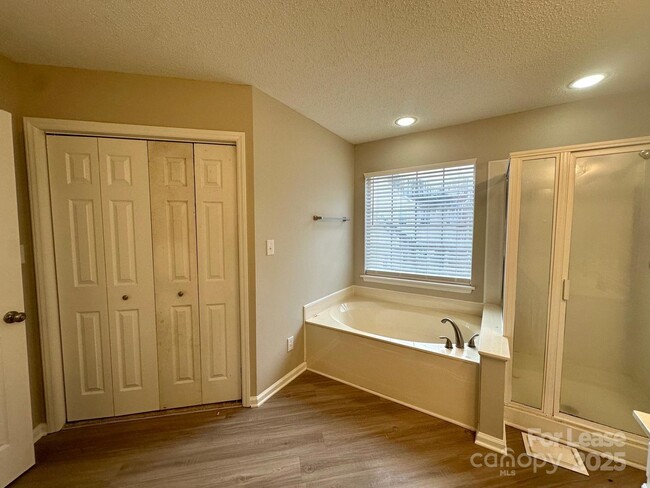 Building Photo - 13809 Stephendale Dr