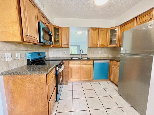 Building Photo - 2209 S Cypress Bend Dr
