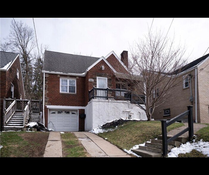 Building Photo - 924 James St