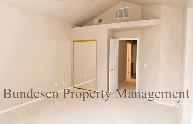 Building Photo - 806 Wine Ct