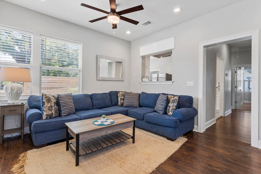 Building Photo - 134 Lee St