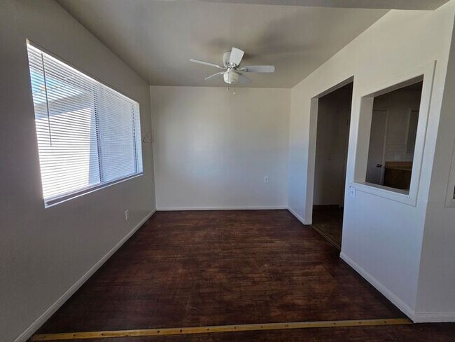 Building Photo - Newly available