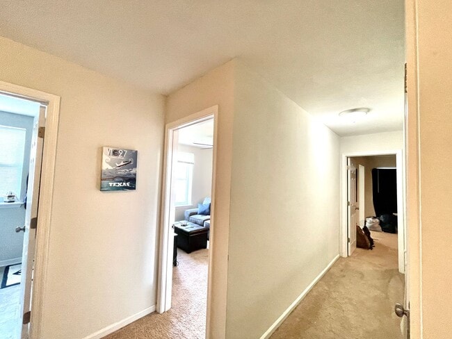 Building Photo - Rare, sought-after 5 bedroom home in Pembroke Meadows.