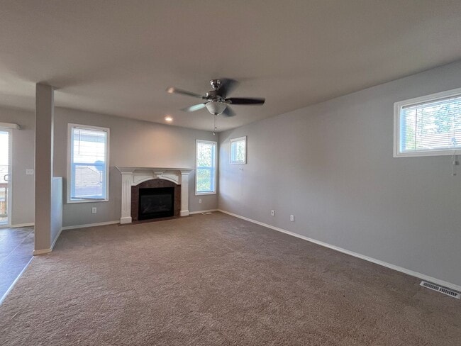 Building Photo - Lovely South Hill Home!