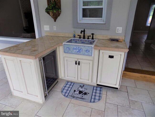 Building Photo - 313 Glenville Rd