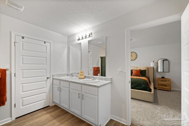 Building Photo - 5213 Peach Dr