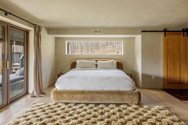 Building Photo - 407 White Schoolhouse Rd