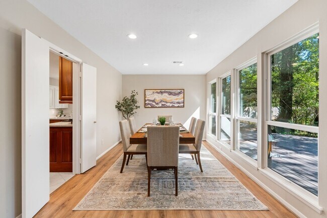 Building Photo - 1936 Foxtail Pl