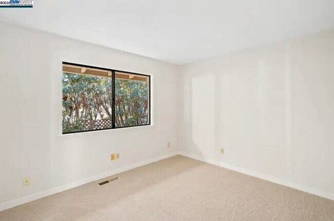 Building Photo - 131 Clover Hill Ct