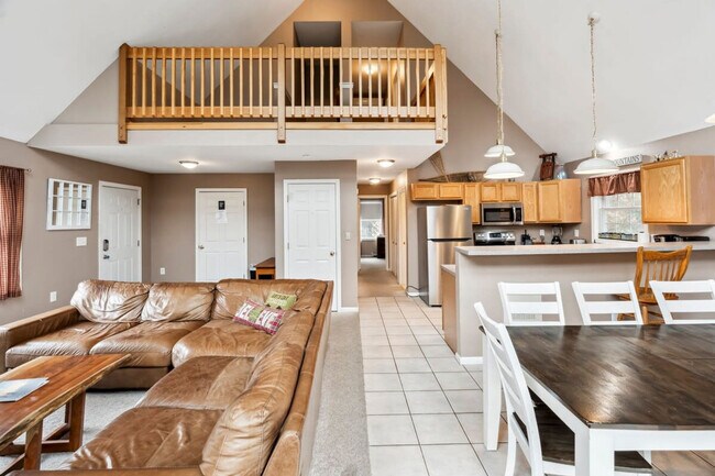 Building Photo - 291 Ash St