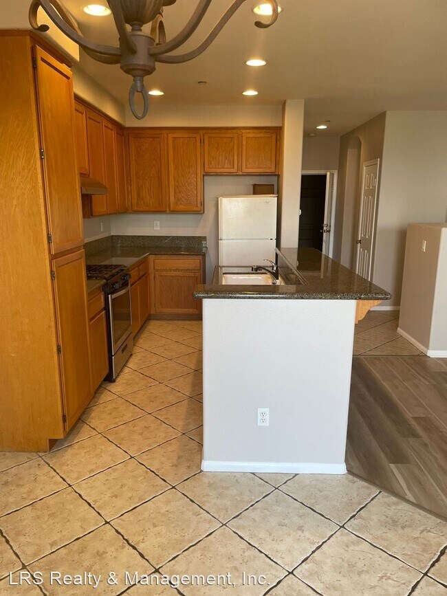 Building Photo - 3 br, 2.5 bath House - 246 Aurora Ave.