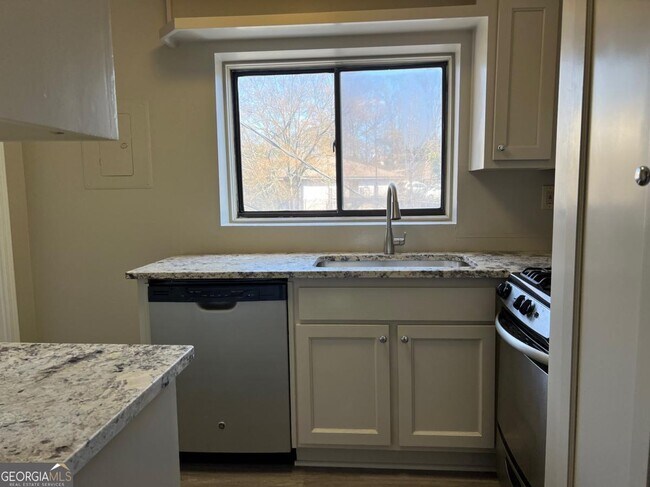 Building Photo - 282 Ardmore Cir NW