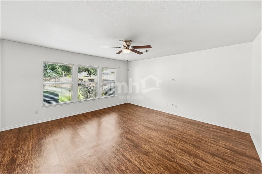 Building Photo - 11011 Pierce Valley Dr