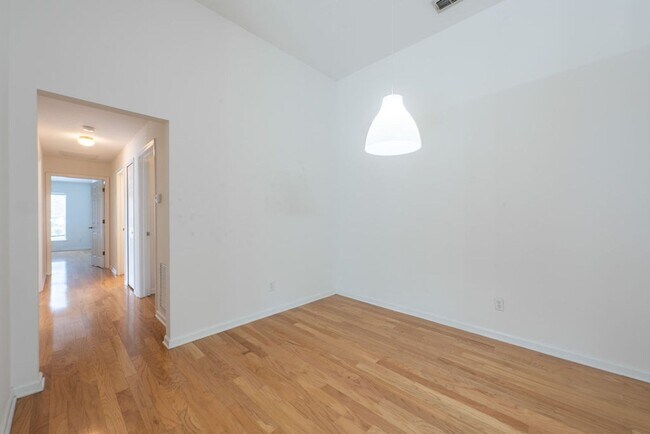 Building Photo - Jax Beach Condo Close to Everything