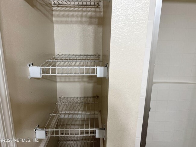 Building Photo - 6580 Gentle Oaks Dr N